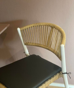 Astrid cafestol i hvid