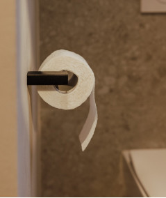 Toiletpapirholder TUALI - Sort