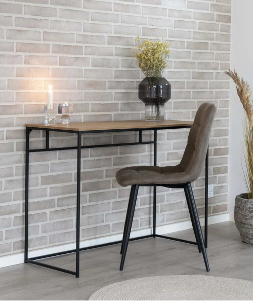 Vita skrivebord med træ bordplade