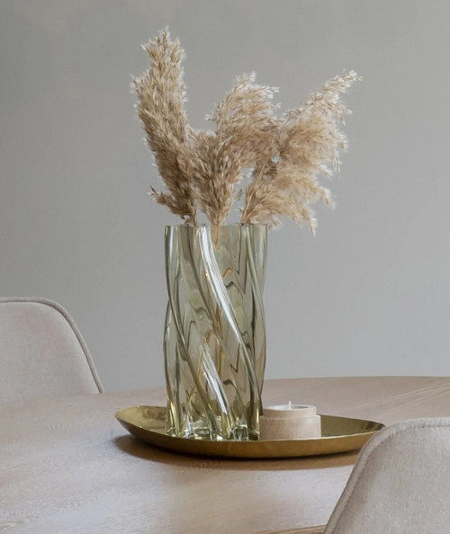 Vase i mundblæst i røget grøn glas