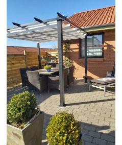 Fritstående pergola i grå. 3x3m
