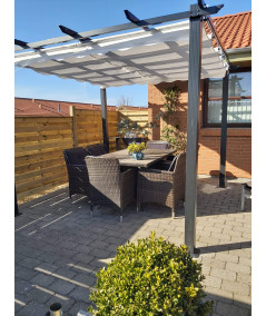 Fritstående pergola i grå. 4x4m