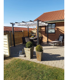 Fritstående pergola i grå. 4x4m